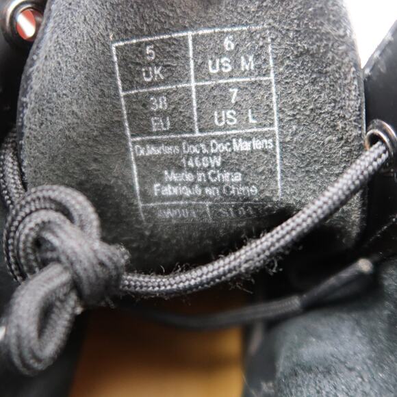 Dr Martens Shoes Womens 7 Boots Combat Classic Black 1460W 8 Eye Lace Up Chunky - Picture 14 of 16